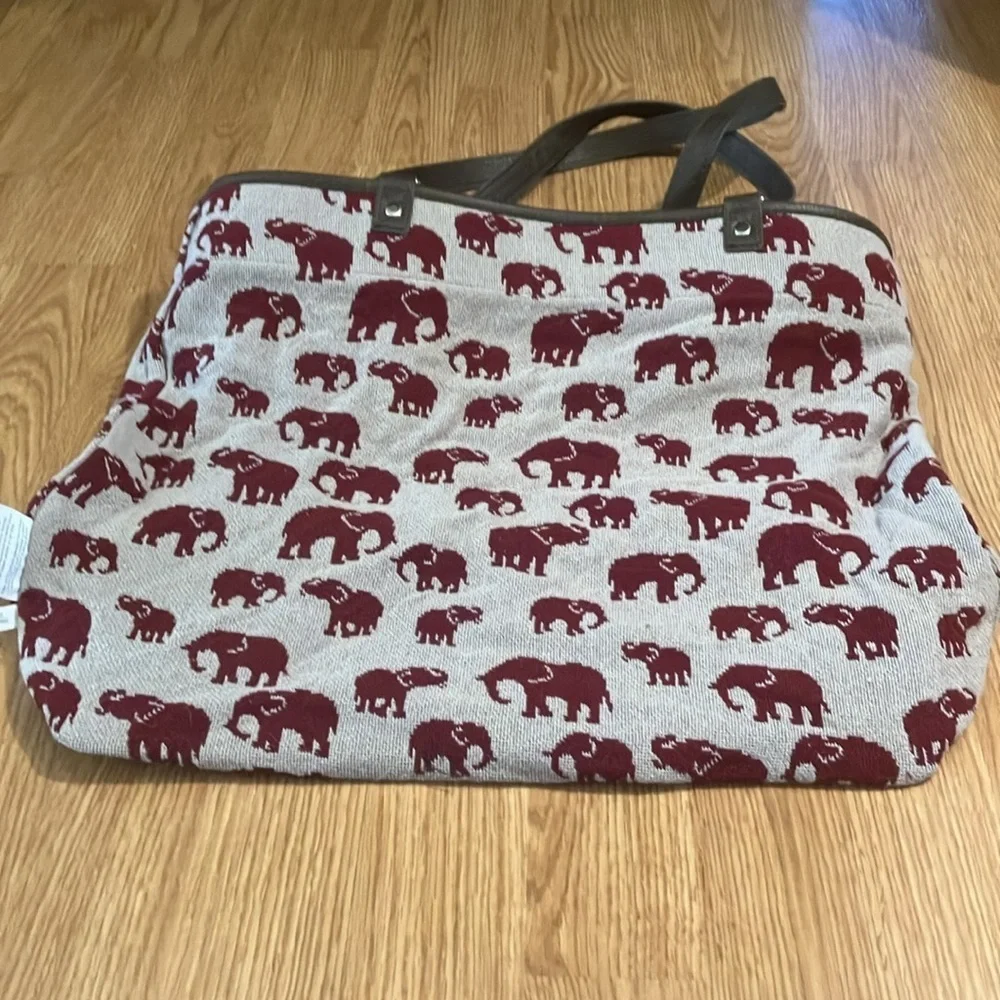 Elephant Print Tote Bag/Jewell by ThirtyOne Burgandy w/Gray Elephants GUC